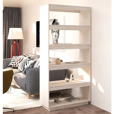 Salon z wykorzystaniem białego ażurowego regału Wajos 13X