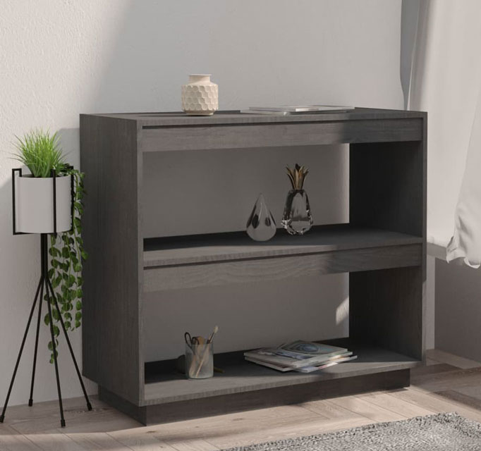 Regał sosnowy niski szary Lika 14X w przykładowej aranżacji