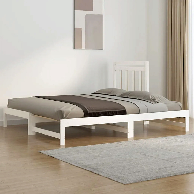 aranżacja z białym drewnianym łóżkiem Mivila