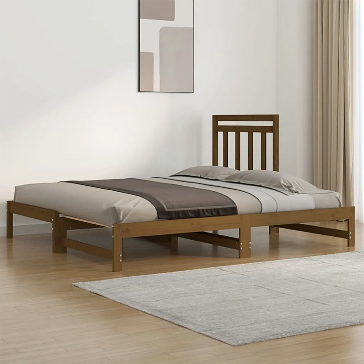 aranżacja z brązowym drewniany łóżkiem Mindy