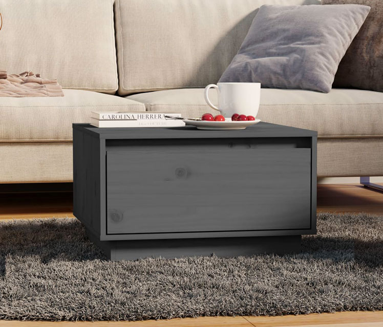 Wnętrze z wykorzystaniem drewnianego szarego stolika kawowego Nezo