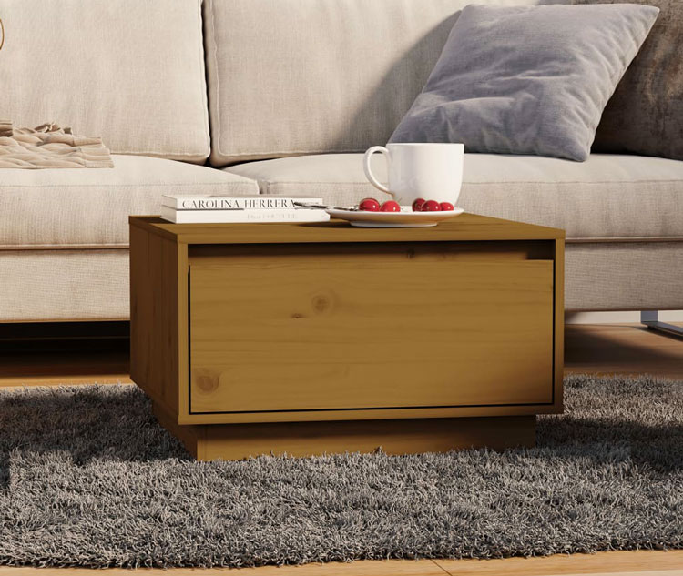 Wnętrze z wykorzystaniem drewnianego brązowego stolika kawowego Nezo