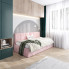 aranżacja z różowym tapicerowanym łóżkiem sofą Barnet 7X