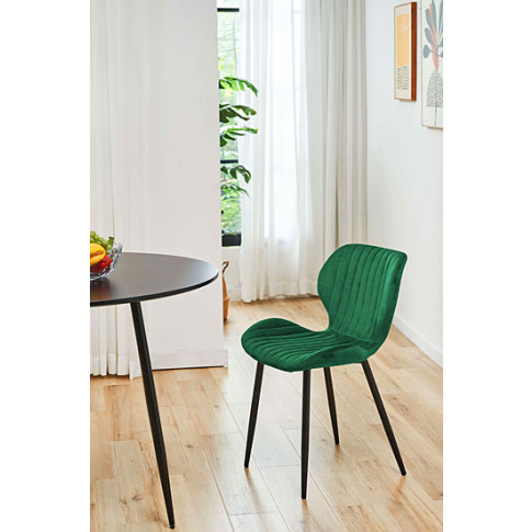 Prezentacja tapicerowanego krzesła Oferion 4X butelkowa zieleń