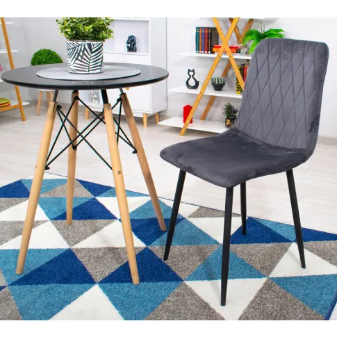 Wnętrze z wykorzystaniem szarego krzesła Saba 4x