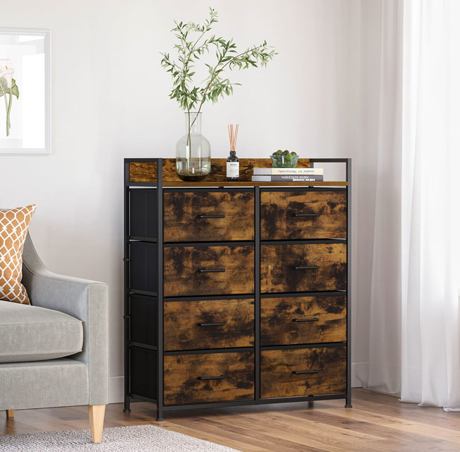 Salon z wykorzystaniem industrialnej komody Lea