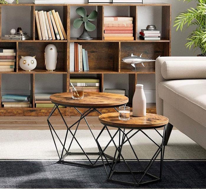 Salon z wykorzystaniem kompletu 2 industrialnych stolików kawowych Volin