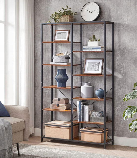 Wnętrze z zastosowaniem regału metalowego w stylu loft Nilsen