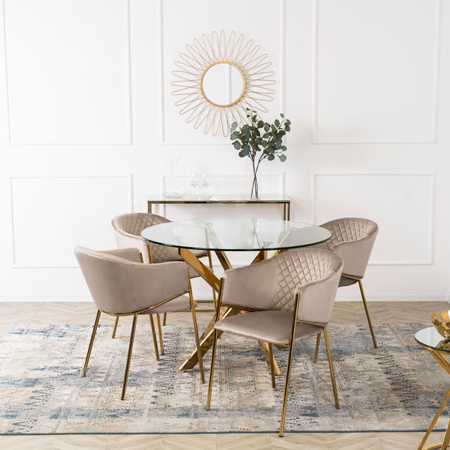 Beżowe krzesło na złotych nogach Narin