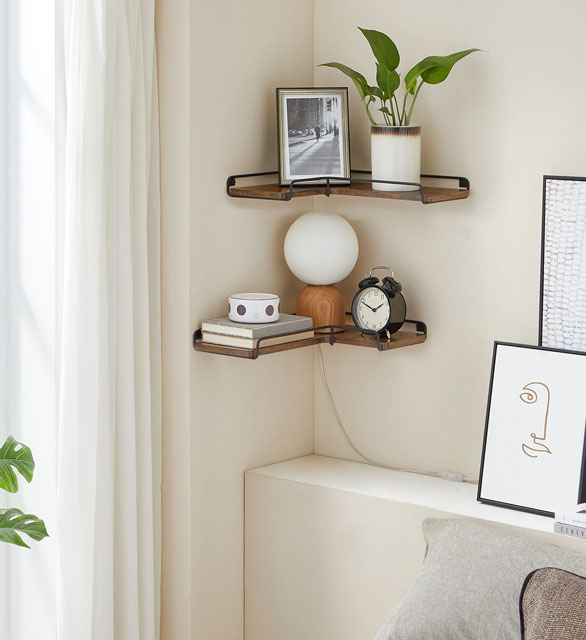 Wnętrze z wykorzystaniem kompletu 2 półek ściennych narożnych Eblo