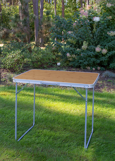 Wizualizacja brązowego stolika campingowego Vinario