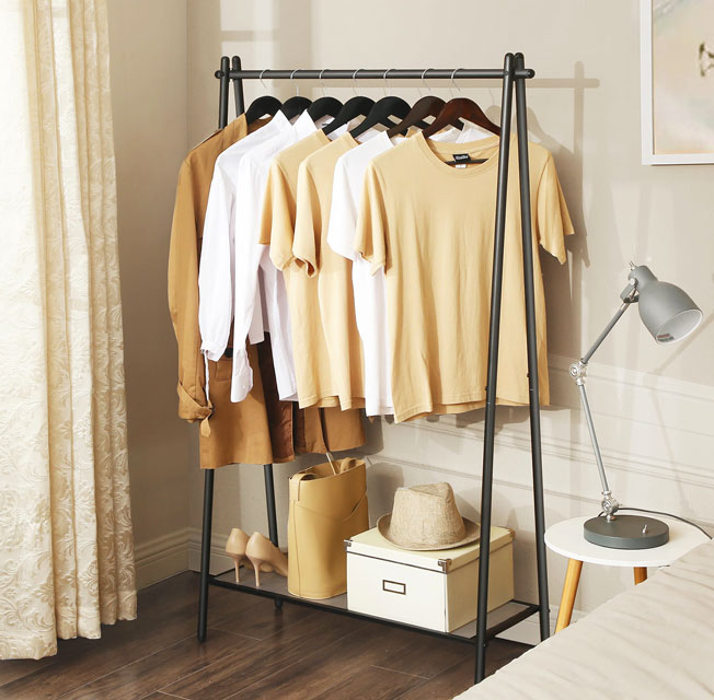 Wizualizacja stalowego stojaka na ubrania z półką Perks