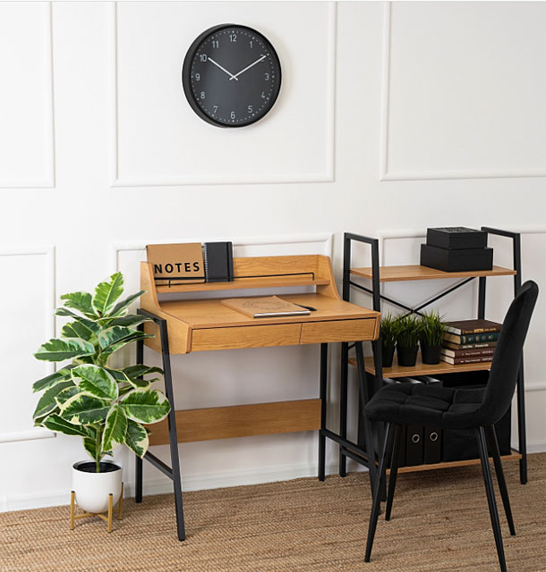 Małe biurko z półka nad blatem i 2 szufladami Kikki