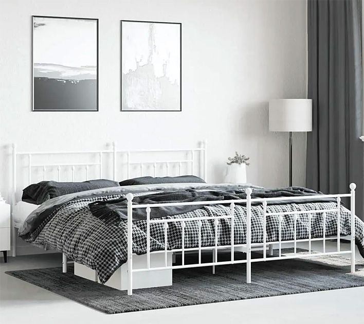 Wnętrze z dużym łóżkiem Ringo