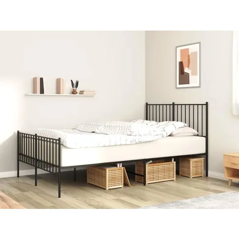 Wnętrze z czarnym łóżkiem Romaxo