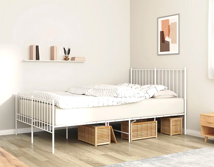 Białe metalowe łóżko Fiver