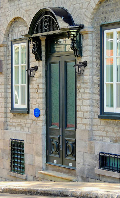 Czarny kinkiet ogrodowy ze szklanym kloszem A453-Kyrene