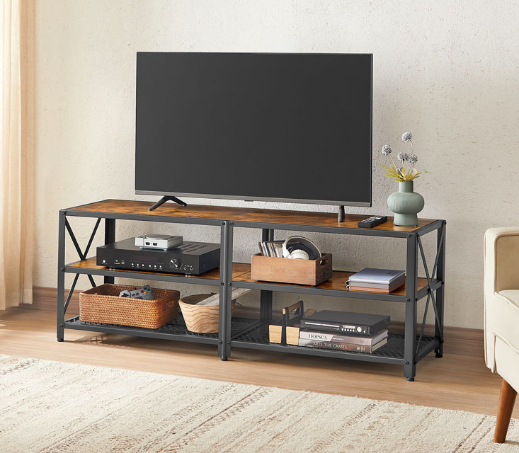 Salon z wykorzystaniem rustykalnego stolika RTV Barko