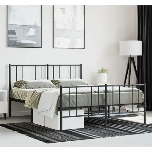 Wnętrze z czarnym łóżkiem Privex