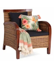 Rattanowy fotel z drewnianymi podłokietnikami - Nestiv w sklepie Edinos.pl
