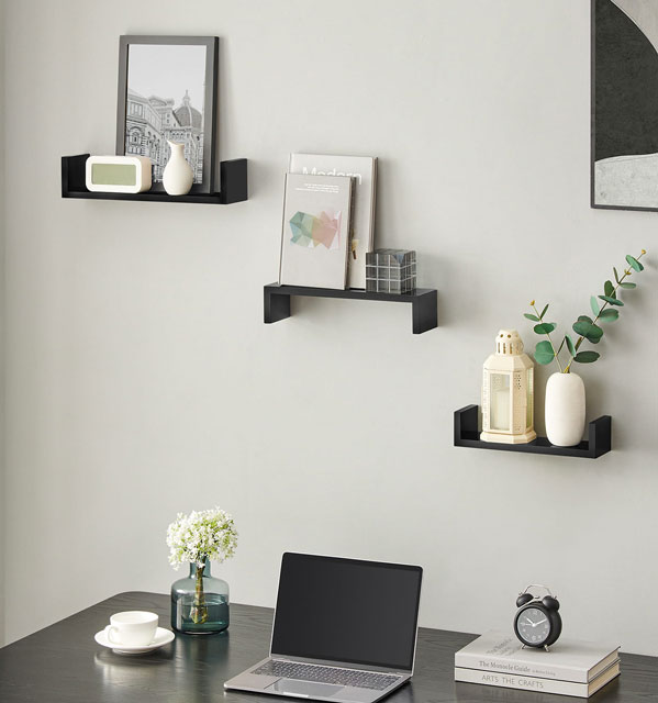 Pracownia z wykorzystaniem kompletu 3 czarnych półek Voltan