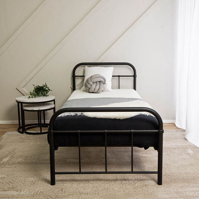 Czarne metalowe łóżko 90x200 Sylo