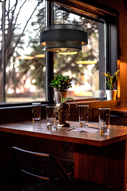 Czarno-złota lampa wisząca z abażurem A513-Gadul