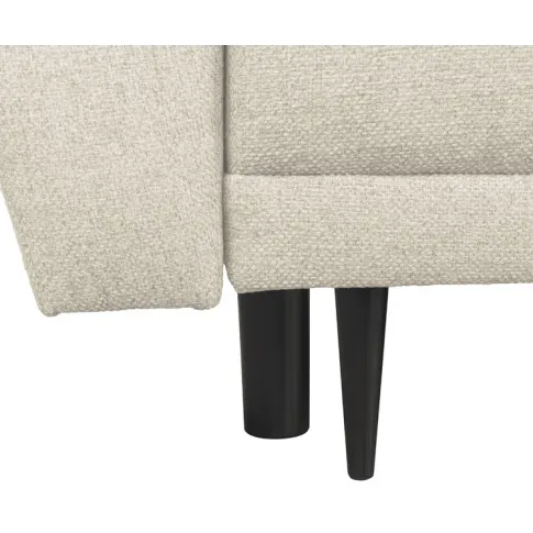 beżowa sofa z wysokimi nóżkami Hazen