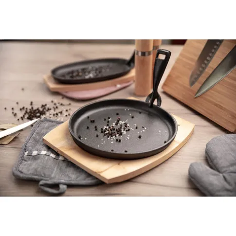 Prezentacja patelni żeliwnej z deską Fiteri 10X