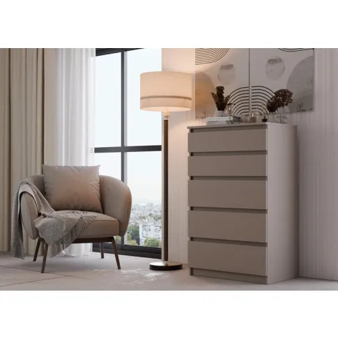 Salon z wykorzystaniem komody z szufladami Dalia glina