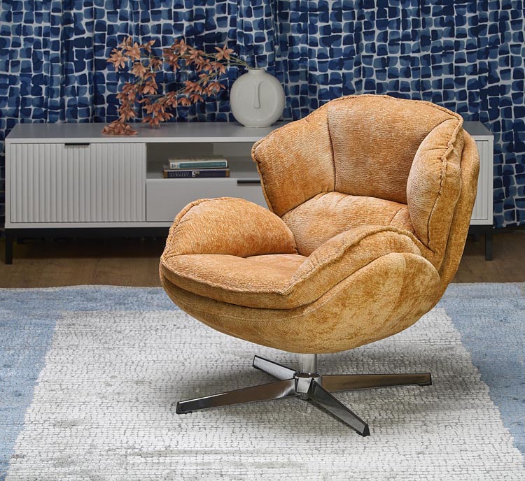 aranżacja z musztardowym fotelem Laosa