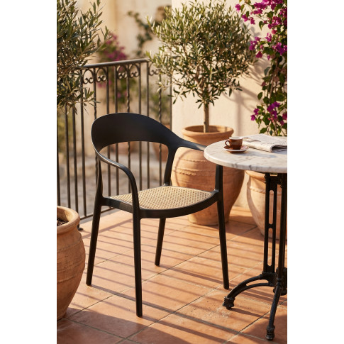 Czarne sztaplowane krzesło do ogrodu   Avril.jpeg