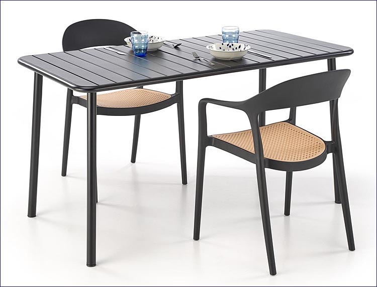 czarne krzesła Avril w zestawie ze stołem Calido 4X