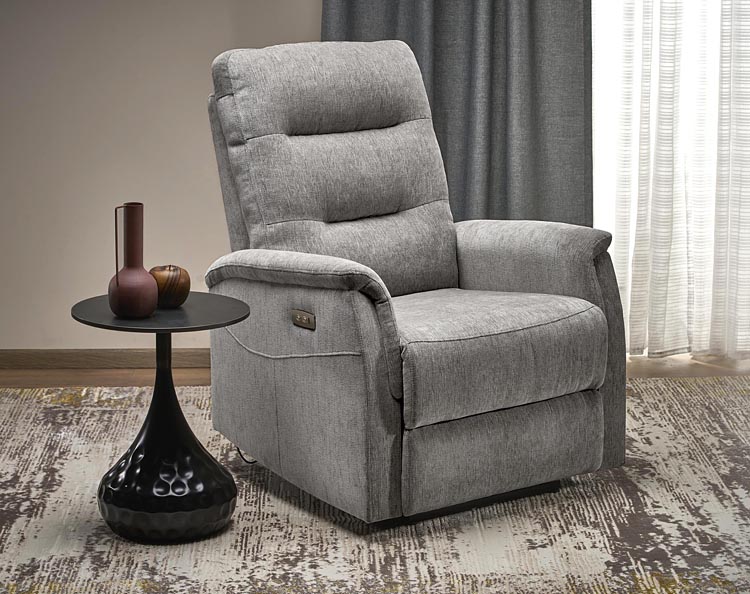 aranżacja z popielatym rozkładanym fotelem Rasati