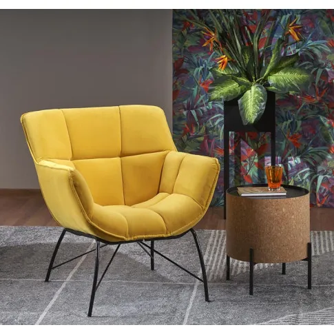 aranżacja z pikowanym fotelem Gavani