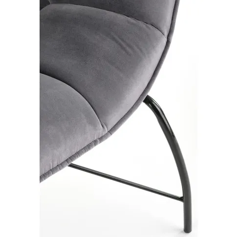 metalowy stelaż popielatego fotela Gavani