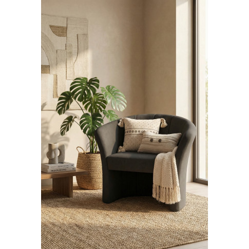 wnetrze z ciemnoszarym fotelem hexar.jpeg