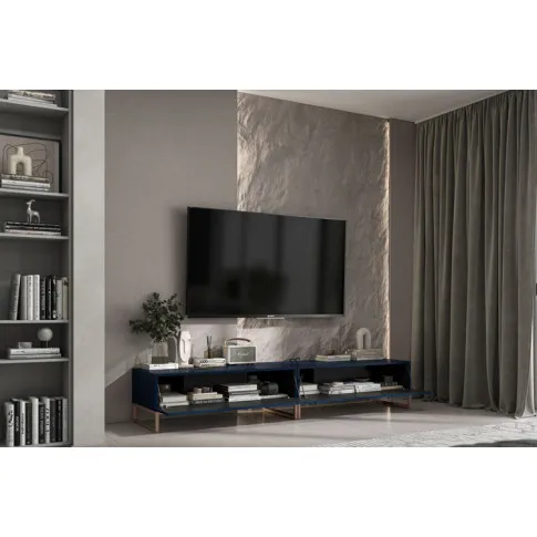 Salon z wykorzystaniem kompletu szafewk RTV Irving 10X granat