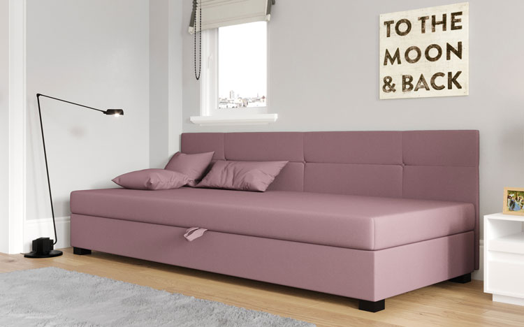 Wnętrze z wykorzystaniem różowego łóżka tapicerowanego Erlo