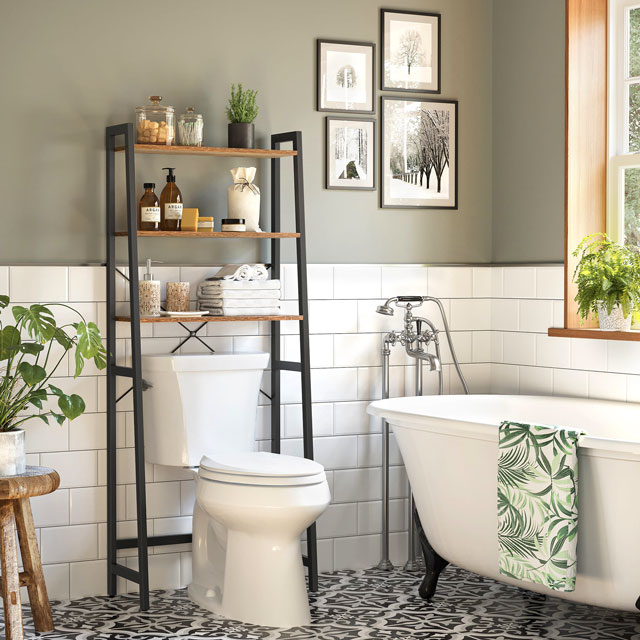 Łazienka z wykorzystaniem regału nad toaletę Lofioz