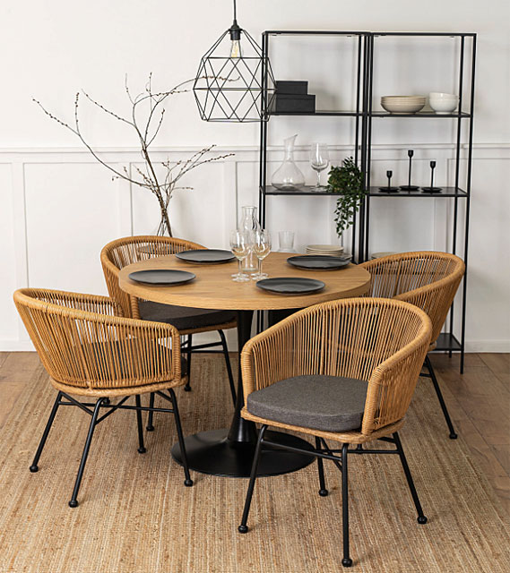 Ratanowe krzesło ogrodowe z podłokietnikami Skyler