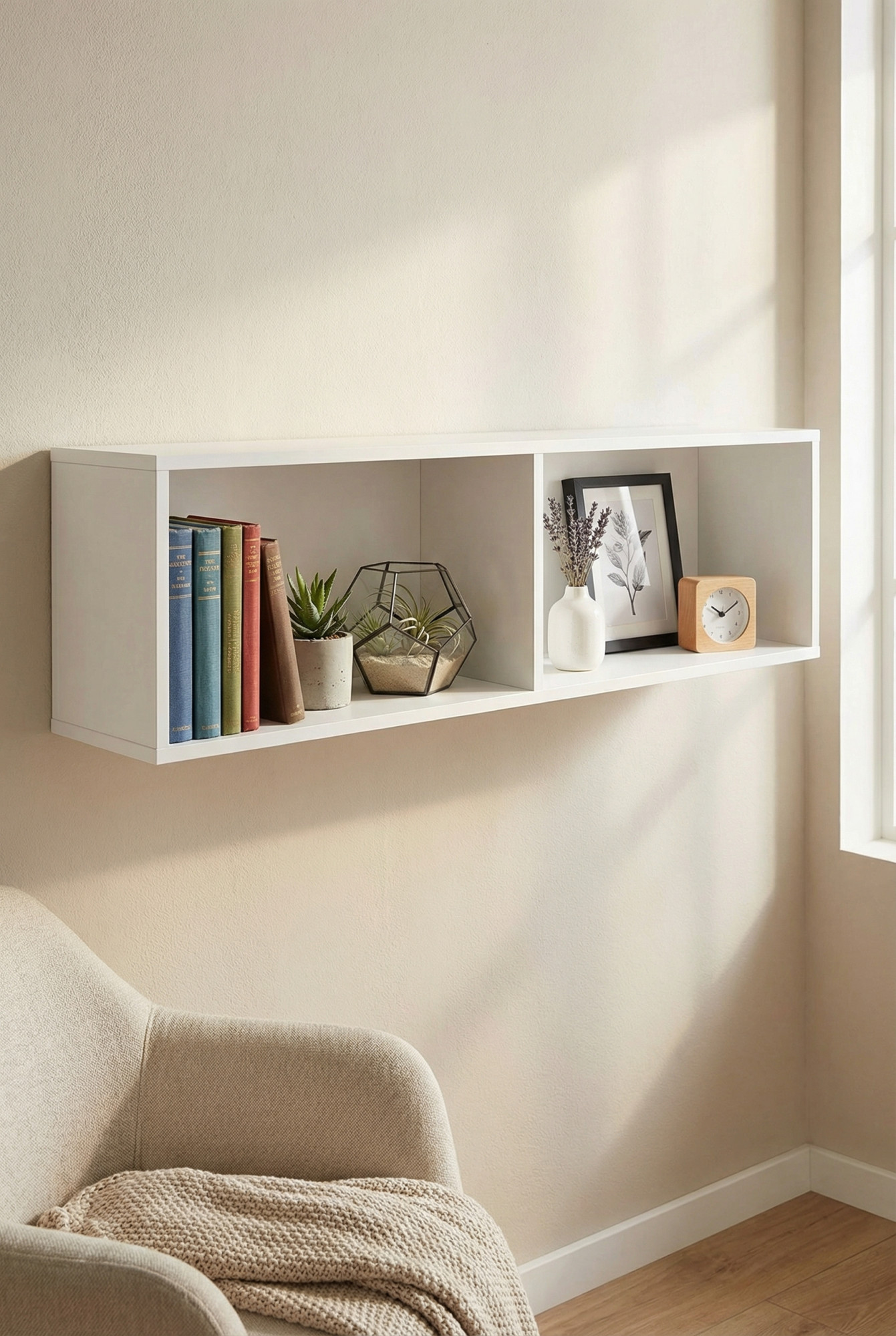 Aranżacja wnętrza z białą półką Zenta 21X