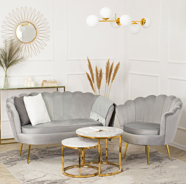Szara dwuosobowa sofa glamour z oparciem muszelka Avet