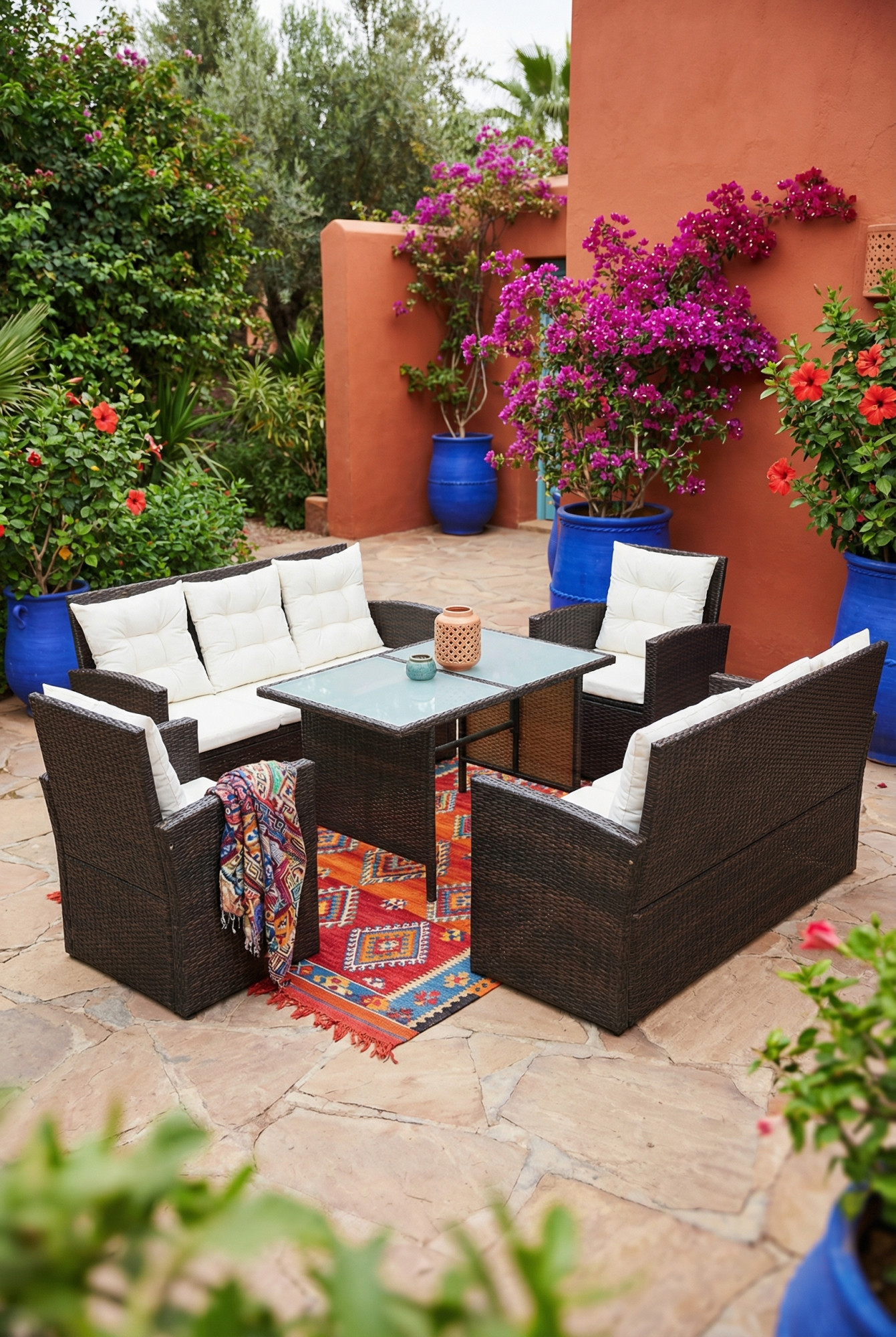 Aranżacja tarasu z meblami ogrodowymi - Alona