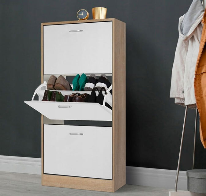 Przedpokój z wykorzystaniem wąskiej szafki na buty Hilioks 4X biały + naturalny