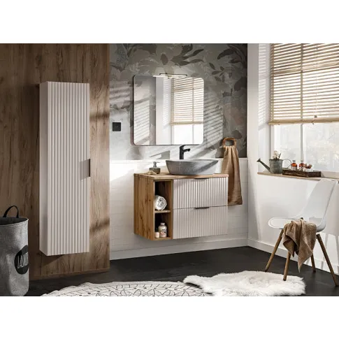 aranżacja z beżowymi szafkami do łazienki Iconic