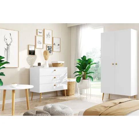 Zdjęcie biała szafka nocna na drewnianych nóżkach Geza 4X | Edinos.pl