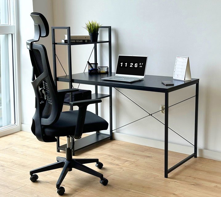 Czarne metalowe biurko z regałem Rony wizualizacja