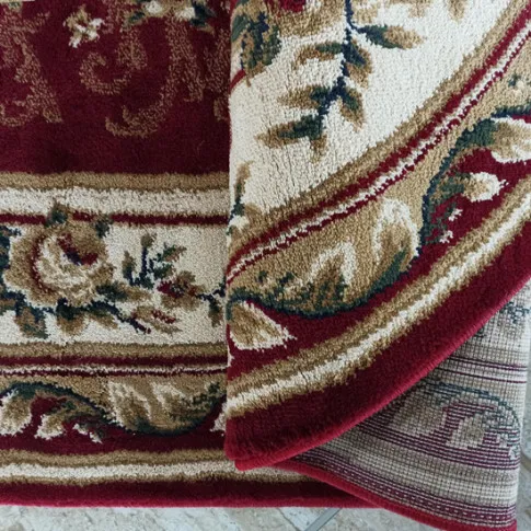 bordowy dywan w klasycznym stylu Toreli