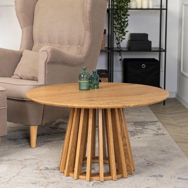 Lamelowy okrągły stolik kawowy na stokowej podstawie Foren